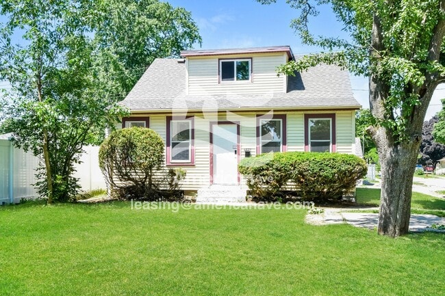 Building Photo - 4575 N 65th St
