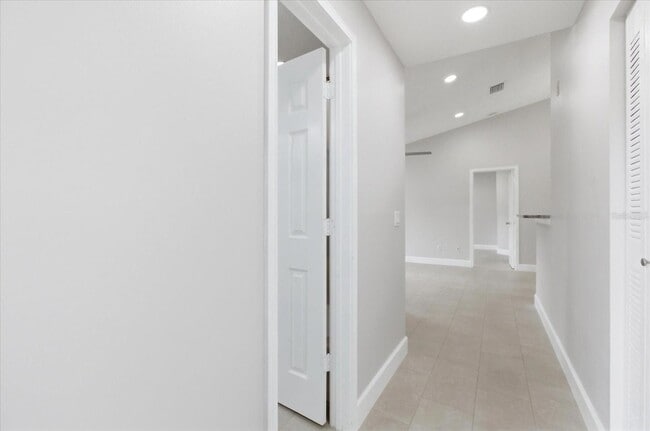 Building Photo - 2504 Grassy Point Dr