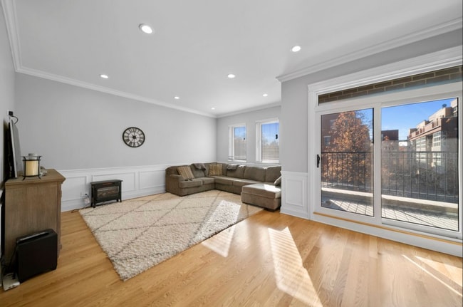 Building Photo - 3336 W Irving Park Rd