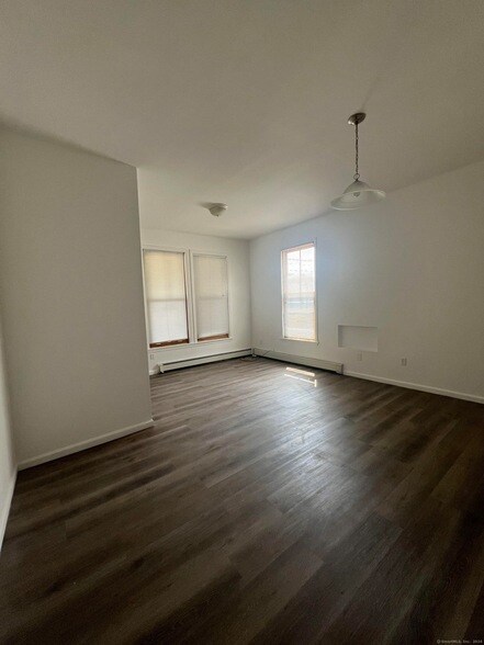 Foto del edificio - 101 Barnum Ave