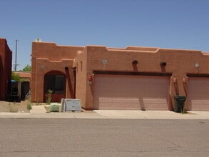 Building Photo - 851 Ocotillo Dr
