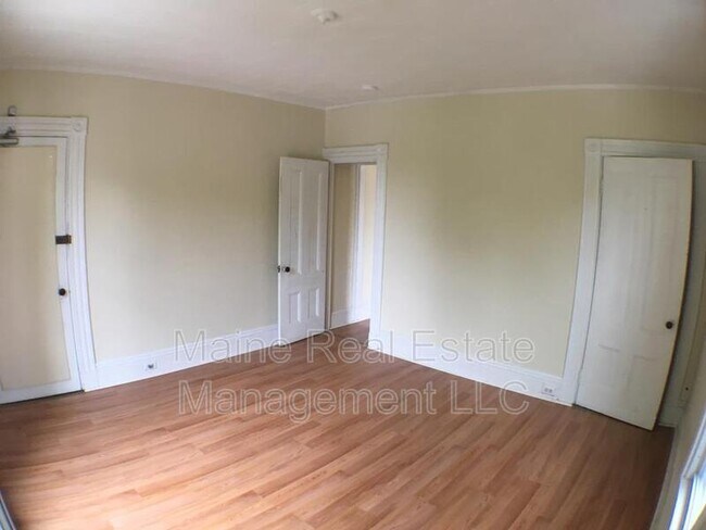 Building Photo - 32 Coombs St