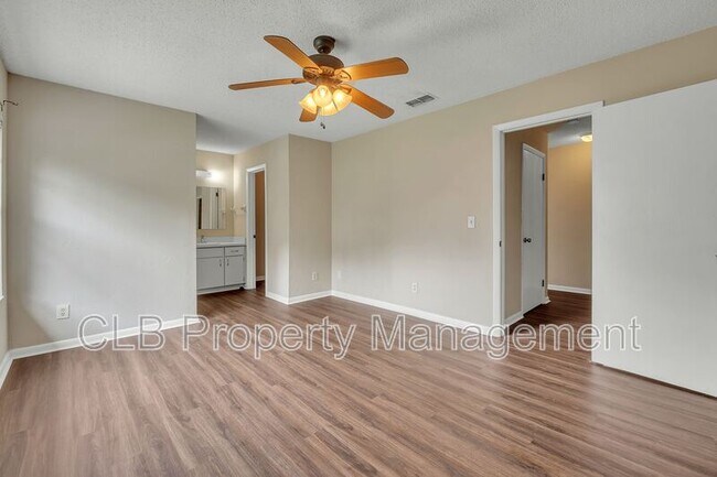 Foto del edificio - 36 Arbor Lake Park