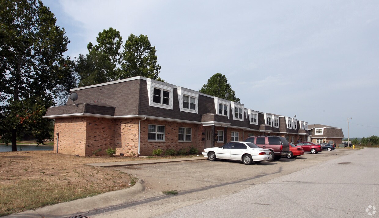 19 Lakeshore Drive - Spring Lakes
