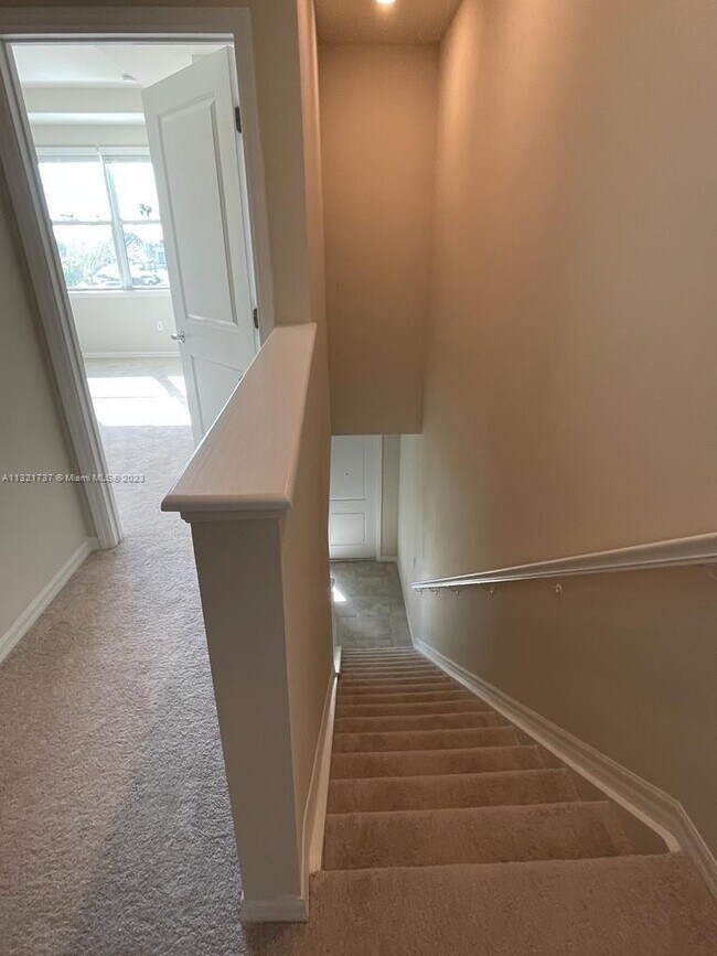 Building Photo - 4164  Greenway Dr  2 Hollywood Fl 33021