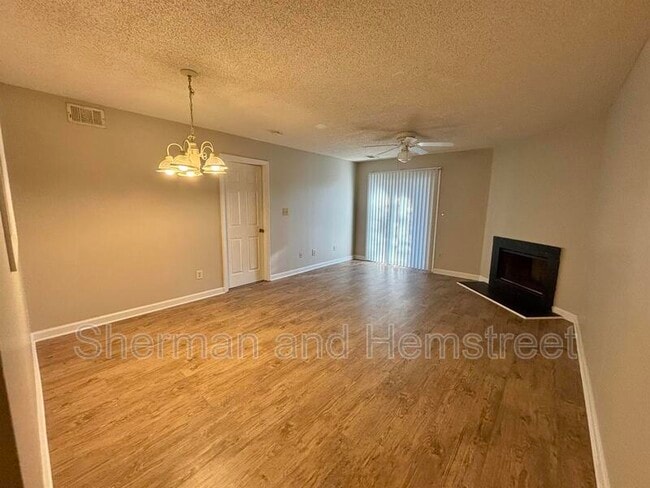 Building Photo - 104 Commons Dr