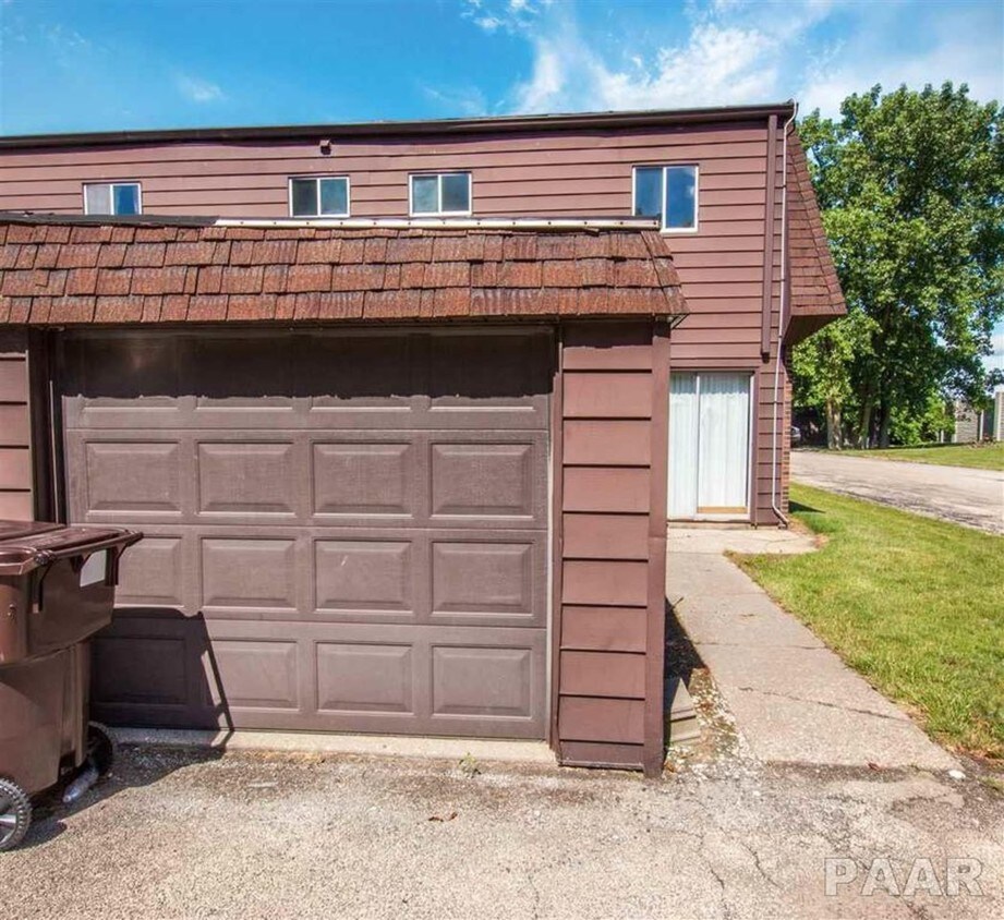 4124 N Westport Ct, Peoria, IL 61615 House Rental in Peoria, IL