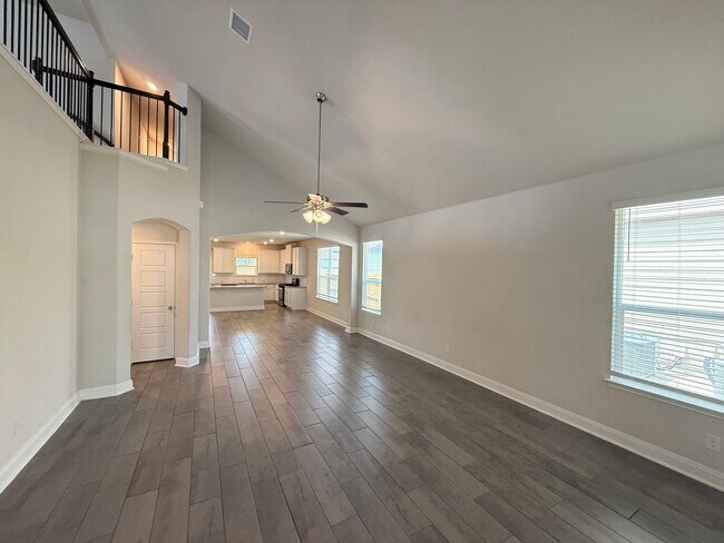 Foto del edificio - Stunning 4-Bedroom Home with Office & Reso...