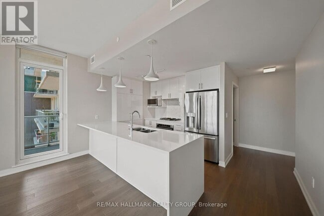 Building Photo - 530 De Mazenod Ave