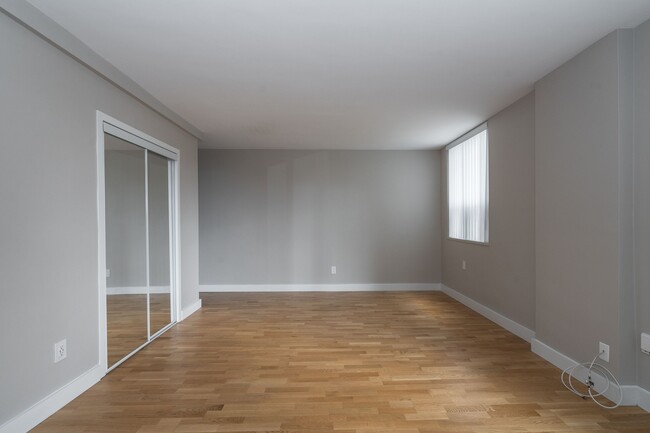 Building Photo - 188 Jameson Ave