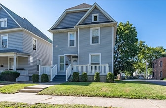 Building Photo - 1019 W Wood St