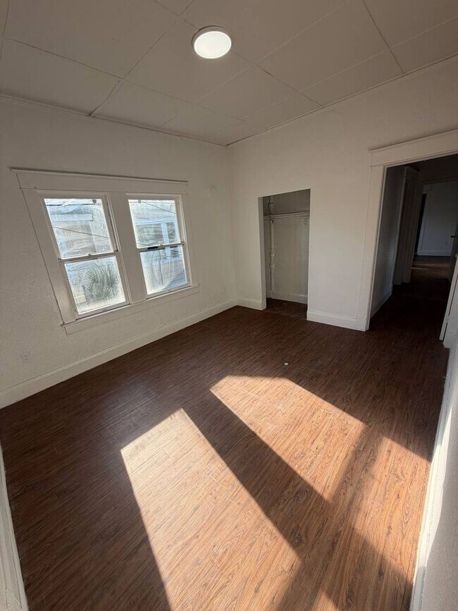 Building Photo - Orange St