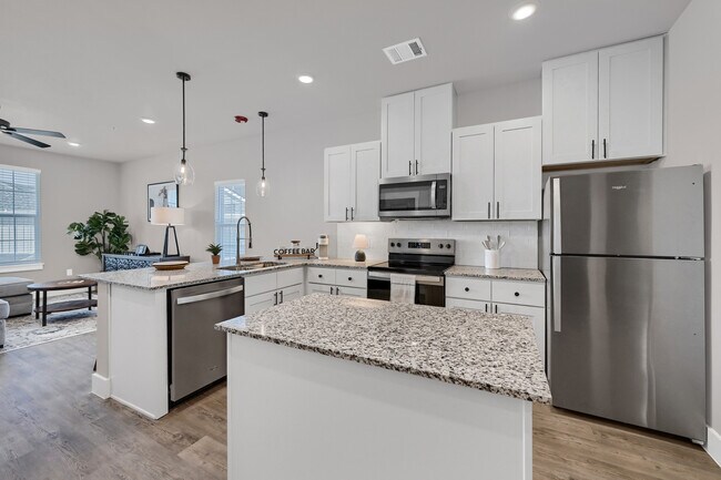 Entra en la cocina - Heritage Court Luxury Townhomes