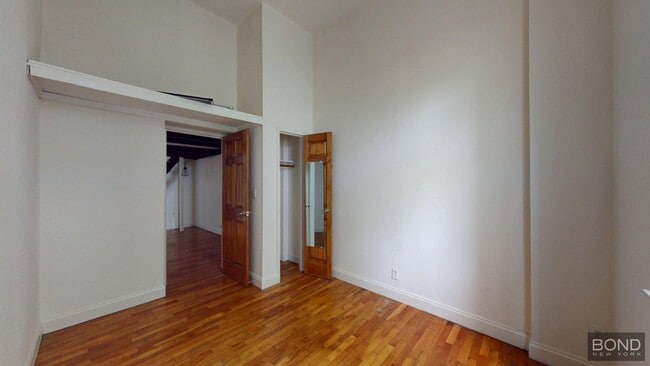 Building Photo - 107 W 69th St