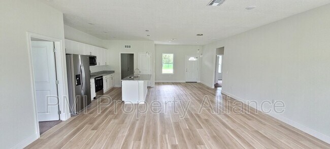 Building Photo - 204 Flounder Way
