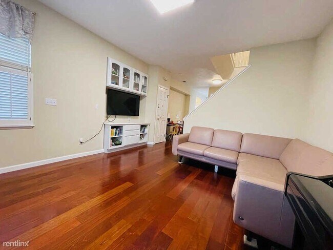 Building Photo - 3 br, 2.5 bath House - 111 Laurel Way