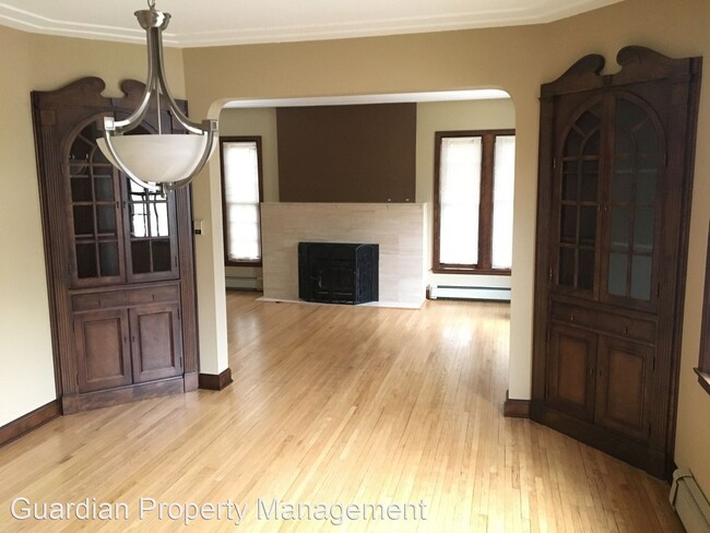 Building Photo - 4 br, 2 bath House - 3007 E Minnehaha Pkwy