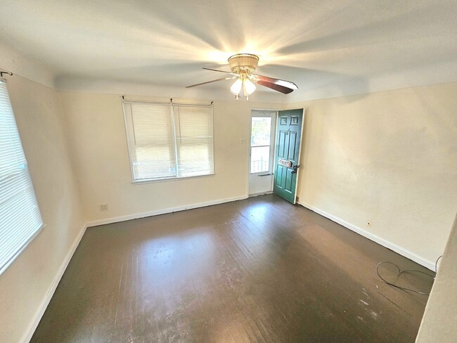 Building Photo - Charming 2-Bed Home in Saint Louis - Cozy ...