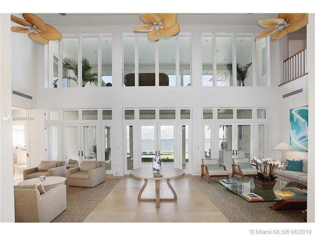 Building Photo - 260 Harbor Dr