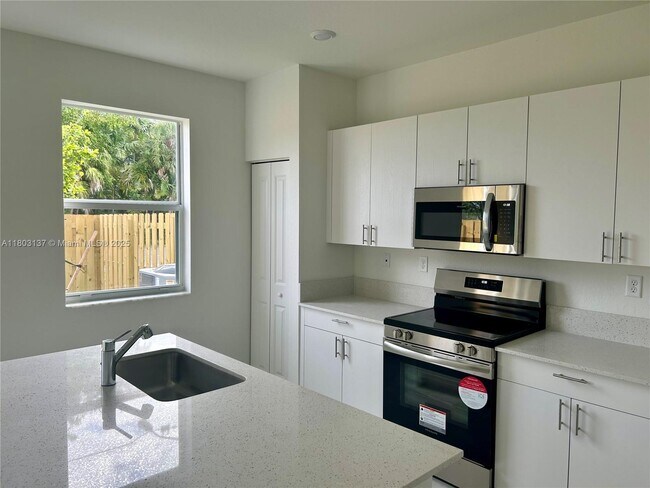 Building Photo - 28887 SW 162nd Ct