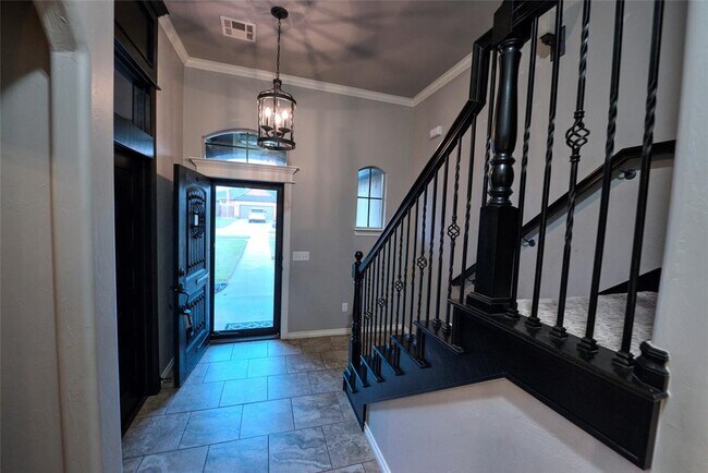 Building Photo - 1315 Ladera Cir