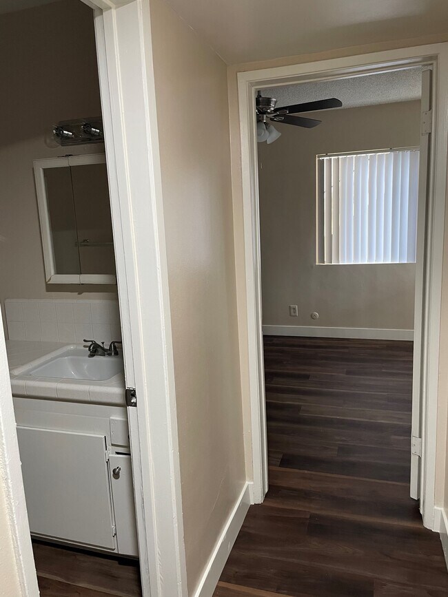 Building Photo - 1020 Carob Way