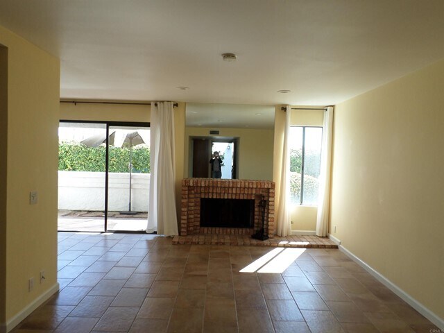 Building Photo - 518 Via De La Valle