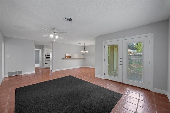 Building Photo - 3100 Whiteway Dr