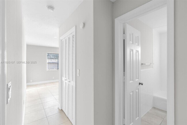 Foto del edificio - 4021 N Andrews Ave