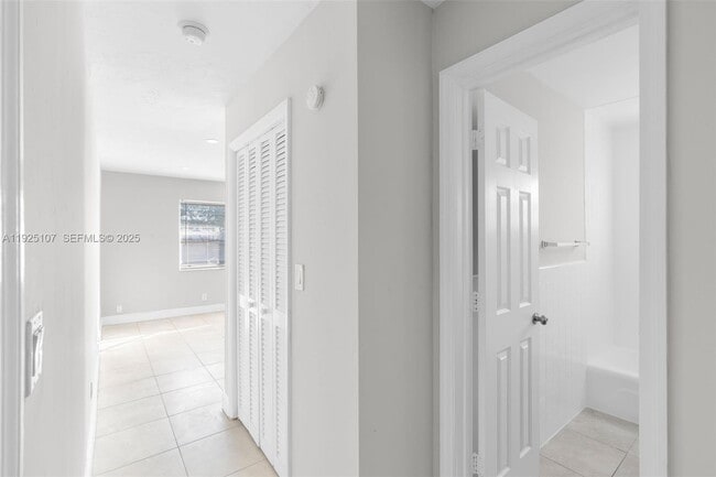 Building Photo - 4021 N Andrews Ave