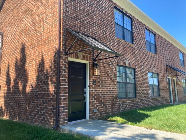 Building Photo - 80 St James Ct