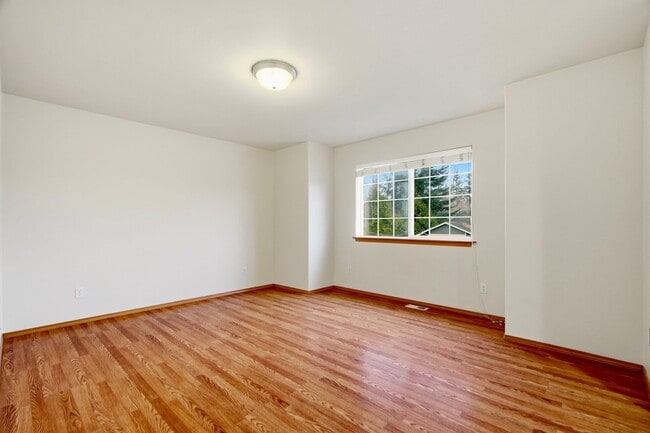 Building Photo - 16115 40th Ave SE