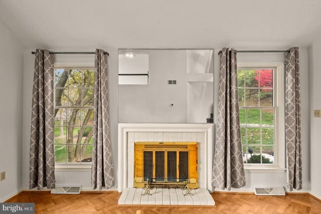 Foto del edificio - 1913 Meadow Ln