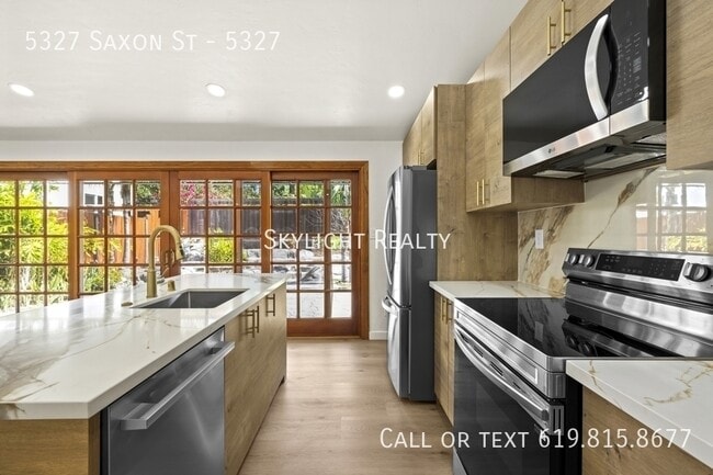 Building Photo - 5327 Saxon St