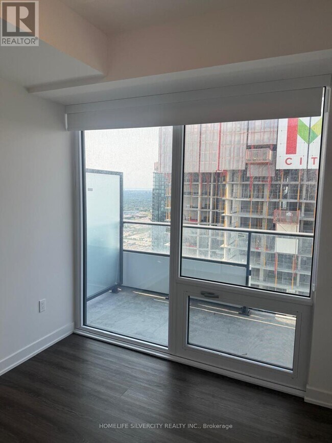 Photo du bâtiment - 448 Burnhamthorpe Rd W