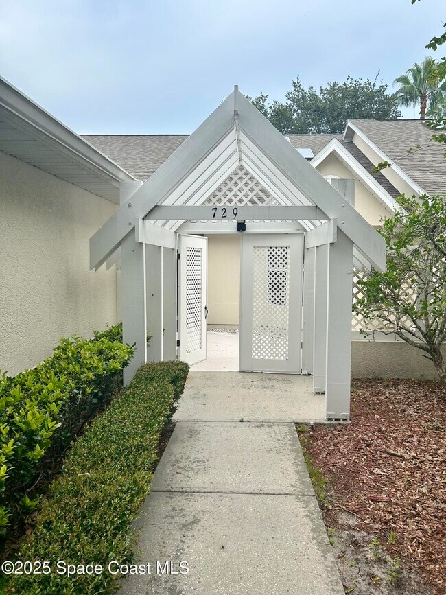 Foto del edificio - 729 Kenwood Cir