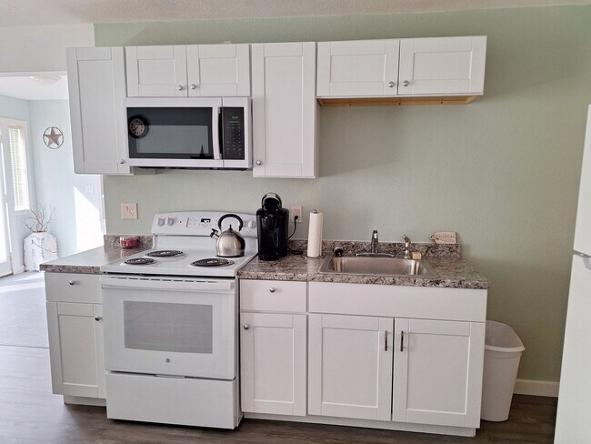 Foto del edificio - Updated modern studio apartment