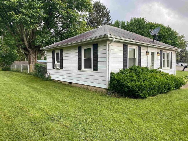 Foto del edificio - Fenced Yard and Garage