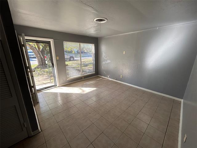 Foto del edificio - 4749 Forest Wood Dr