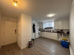 Building Photo - 208 Sunset Dr