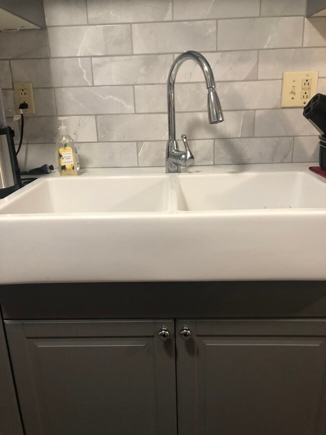 Building Photo - 250 Chapel Rd