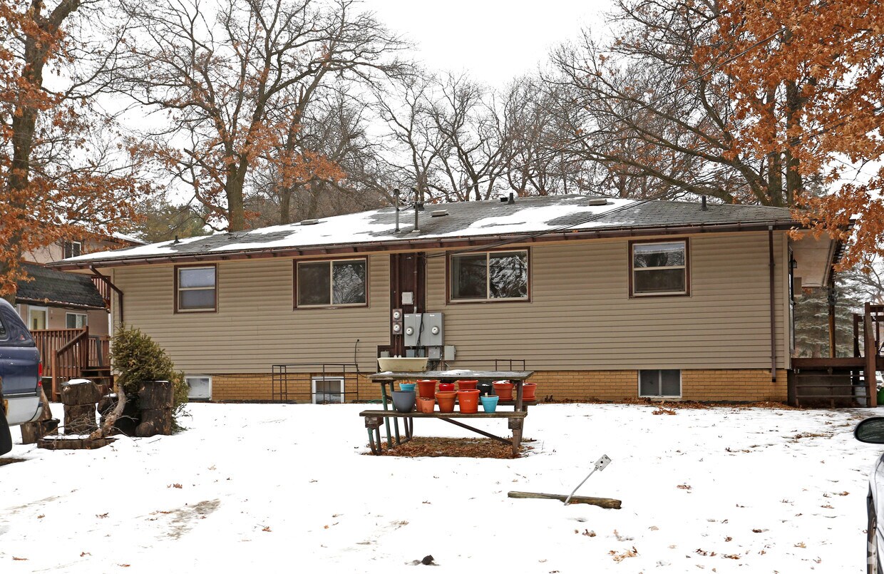 Building Photo - 406 2nd St N