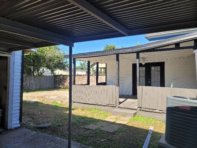 Foto del edificio - 1112 Sunset Dr