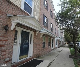 Building Photo - 17 Cliff St
