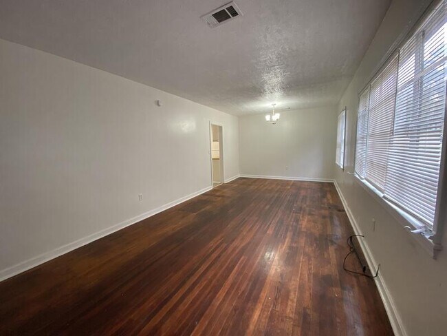 Foto del edificio - 1932 Belvedere Dr