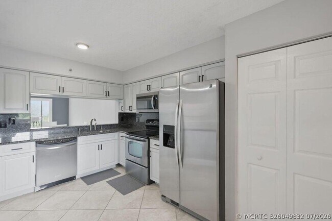 Building Photo - 2206 S Cypress Bend Dr
