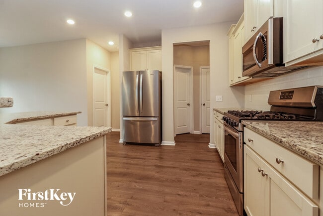 Building Photo - 5166 Preserve Blvd