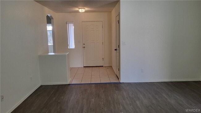 Building Photo - 4870 S Rinaldi Dr