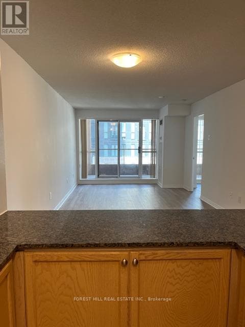 Photo du bâtiment - 925-925 Bay St.