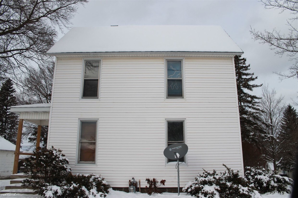 Building Photo - 2 br, 1 bath Duplex - 301 N Warren Ave A